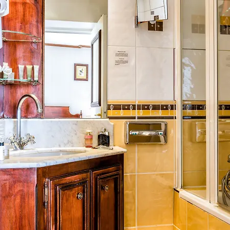 Szálloda Montparnasse 4*