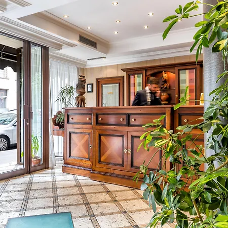 モンパルナス ホテル 4*